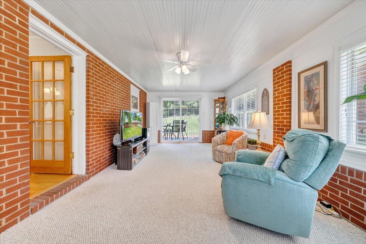 2739 Grandin Road Southwest Roanoke, VA 24015 - Photo 9 of 55 09-MIB03165