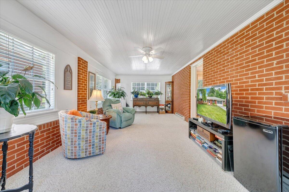 2739 Grandin Road Southwest Roanoke, VA 24015 - Photo 10 of 55 10-MIB03168
