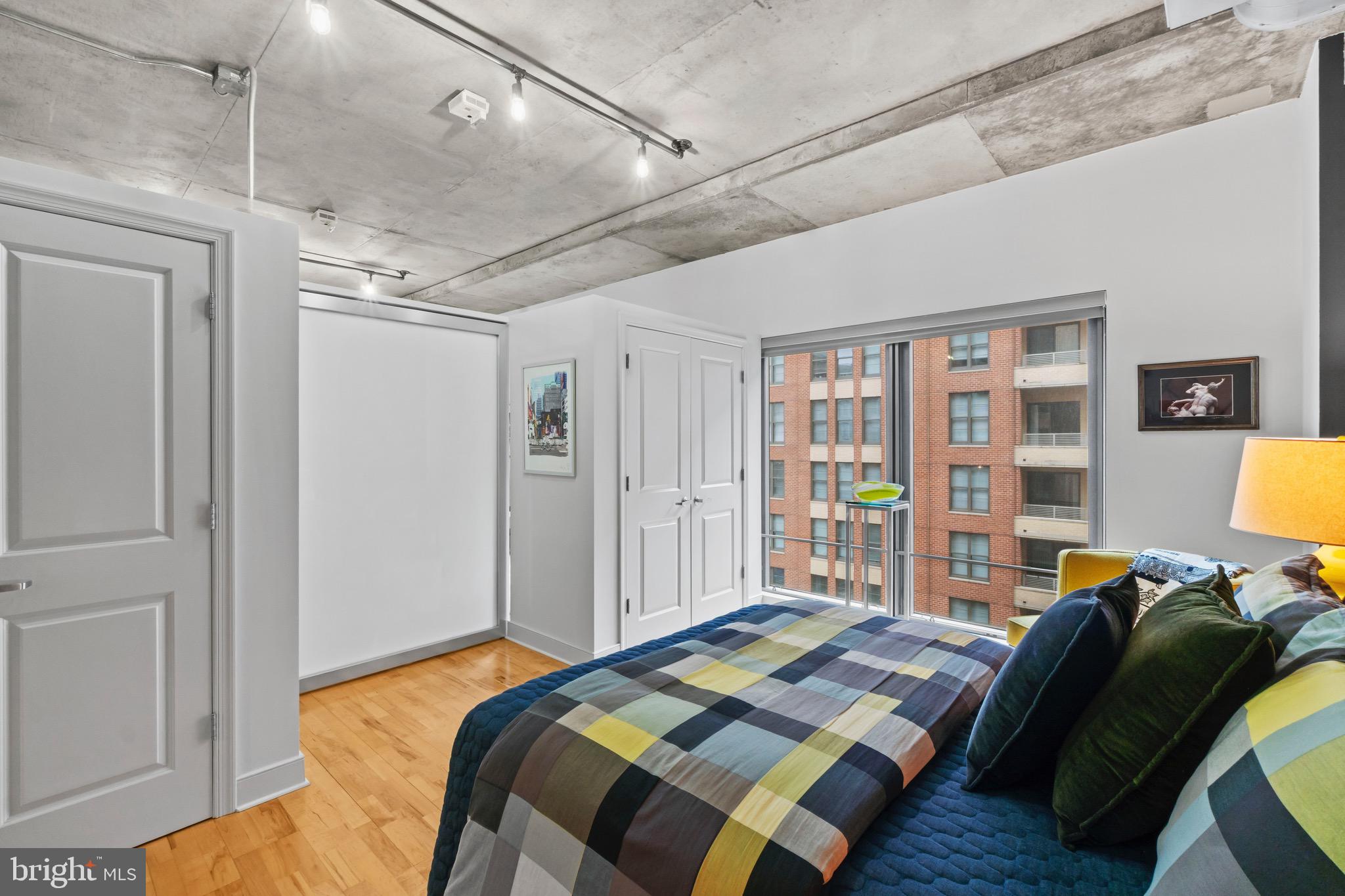 850 Aliceanna Street, Unit 604 Baltimore, MD 21202 - Photo 22 of 43 a bed sitting in a bedroom next to a window