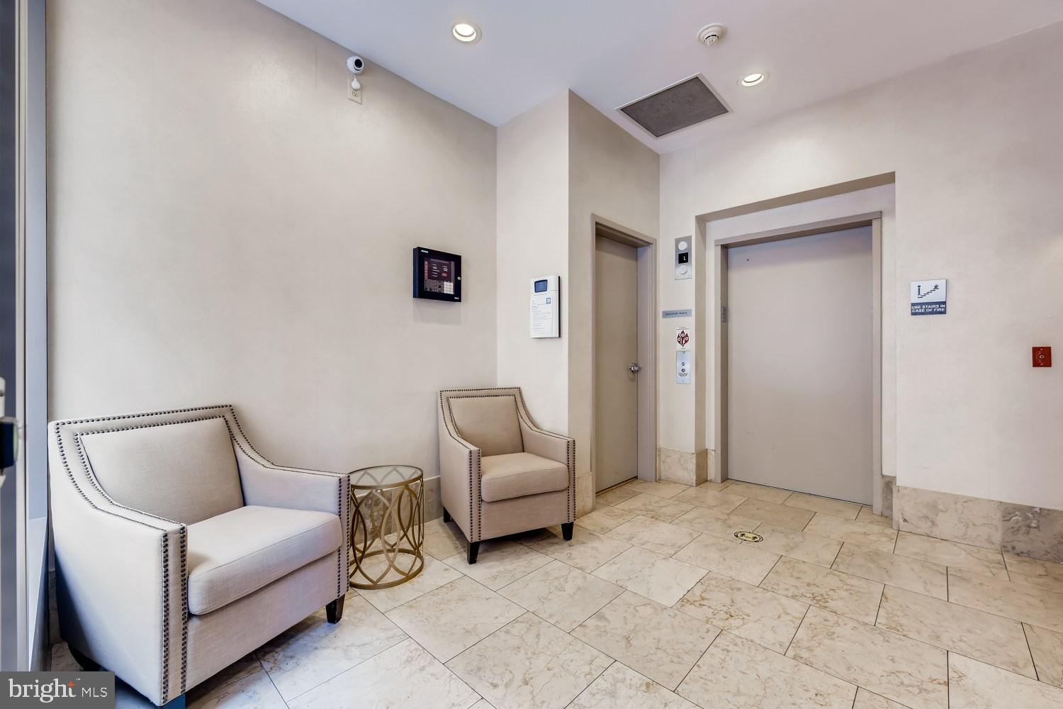 850 Aliceanna Street, Unit 604 Baltimore, MD 21202 - Photo 25 of 43 a living room with furniture and a couch