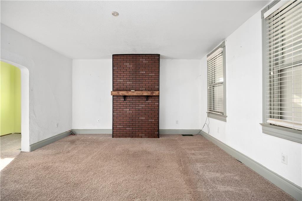 10 Alice Street McKees Rocks, PA 15136 - Photo 6 of 16 an empty room with windows