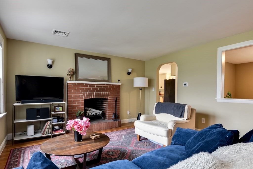 6 Bellmore Road Framingham, MA 01702 - Photo 3 of 23 Gallery Image 3