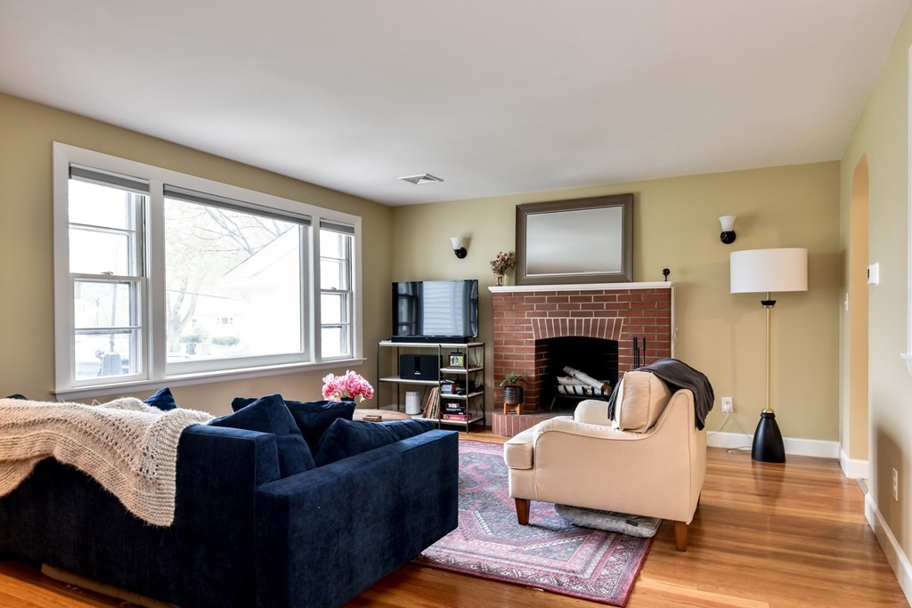 6 Bellmore Road Framingham, MA 01702 - Photo 4 of 23 Gallery Image 4