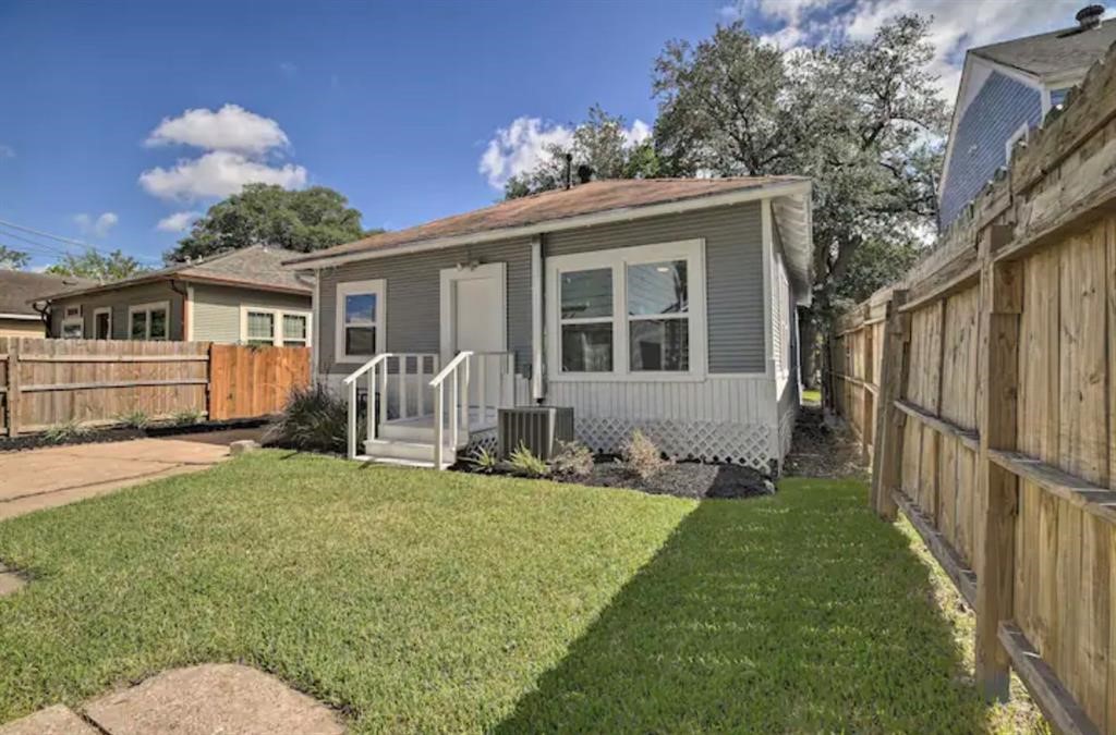 5224 Leeland Street Houston, TX 77023 - Photo 16 of 16 a view of a house with a yard