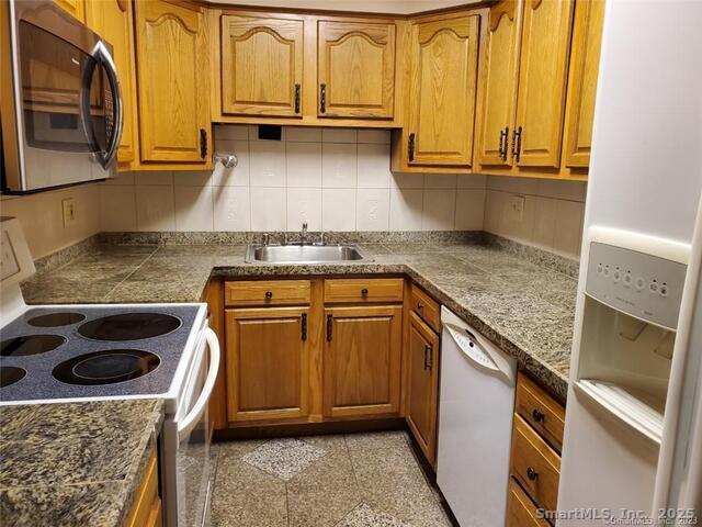 38 Padanaram Avenue, Unit 20B Danbury, CT 06811 - Photo 5 of 13