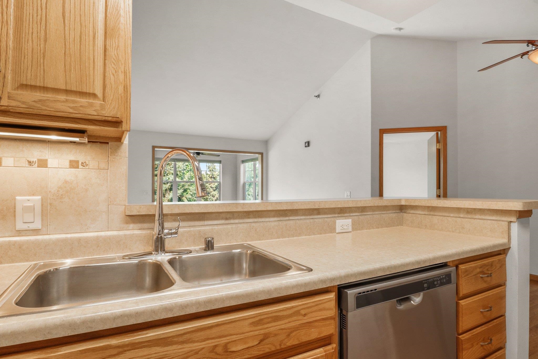 6831 Parkside Circle Windsor, WI 53532 - Photo 7 of 28