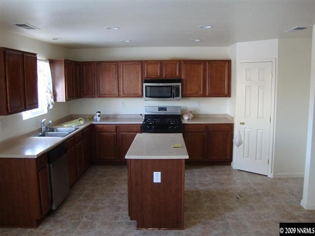8950 Silverkist Drive Reno, NV 89506 - Photo 4 of 9 Photo 4