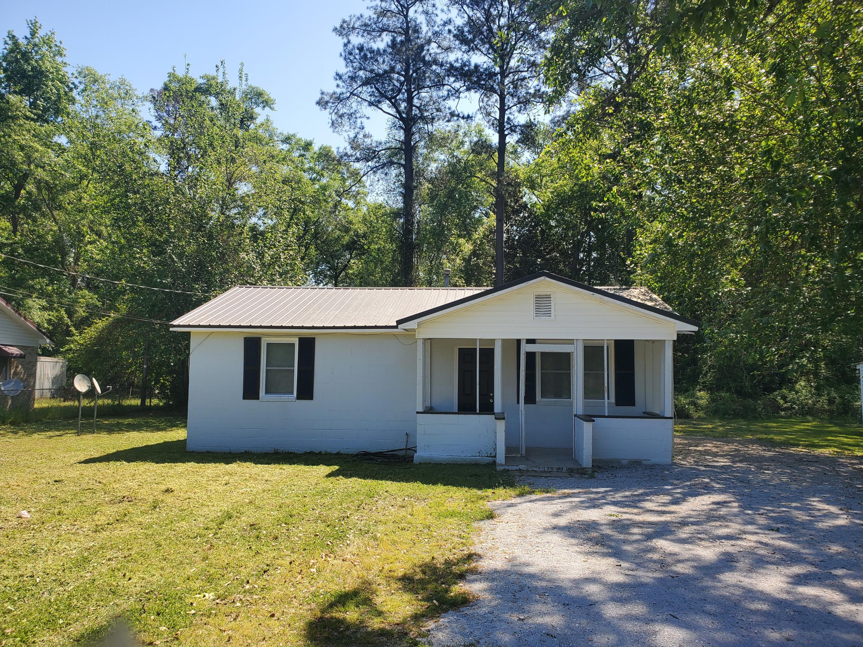 435 Rivers Street Walterboro, SC 29488 - Photo 1 of 7 20210413_112137