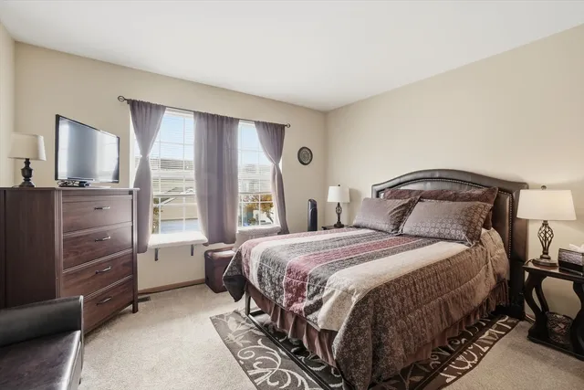 $2,350 | 315 Ogden Falls Boulevard, Oswego, IL 60543