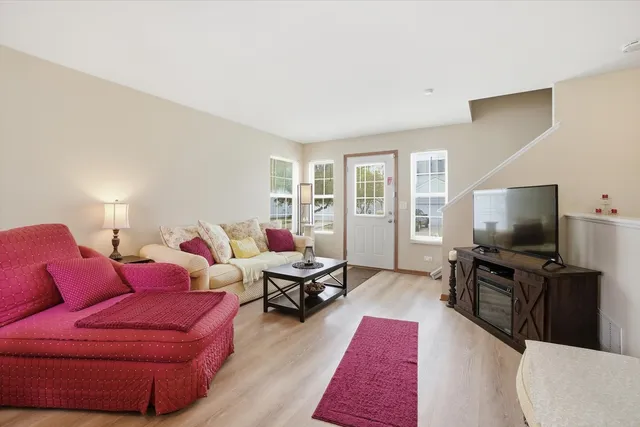 $2,350 | 315 Ogden Falls Boulevard, Oswego, IL 60543