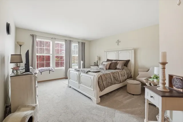 $2,350 | 315 Ogden Falls Boulevard, Oswego, IL 60543