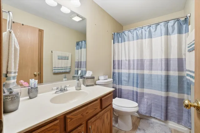 $2,350 | 315 Ogden Falls Boulevard, Oswego, IL 60543