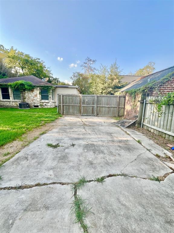 2475 Evalon Avenue Beaumont, TX 77702 - Photo 23 of 23 a backyard of a house with table and chairs