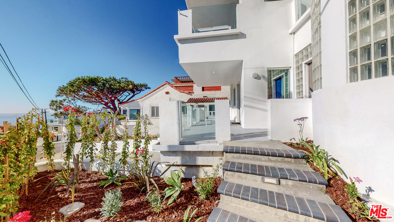 201 Waterview Street Playa del Rey, CA 90293 - Photo 4 of 54 a front view of a house with outdoor seating