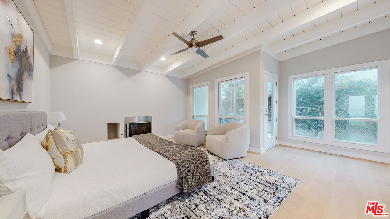 201 Waterview Street Playa del Rey, CA 90293 - Photo 36 of 54 a bedroom with a large bed and a window