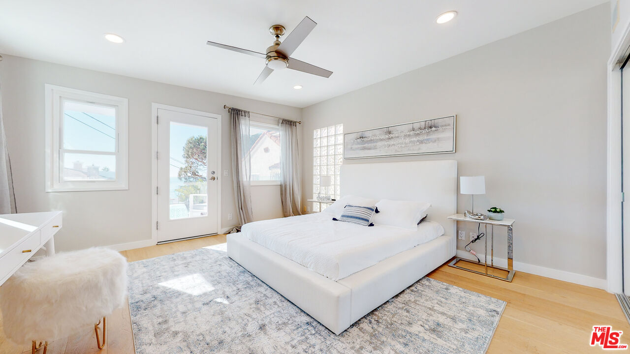 201 Waterview Street Playa del Rey, CA 90293 - Photo 42 of 54 a bedroom with a large bed and a window