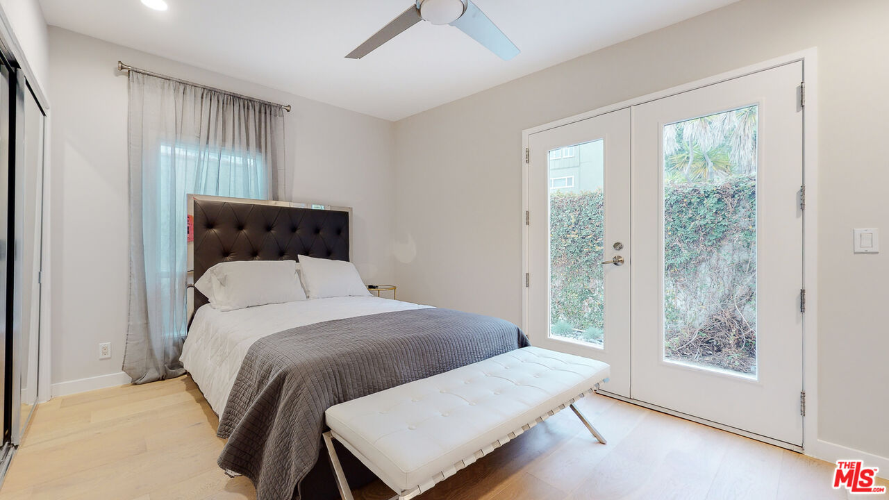 201 Waterview Street Playa del Rey, CA 90293 - Photo 48 of 54 a bedroom with a bed and a window