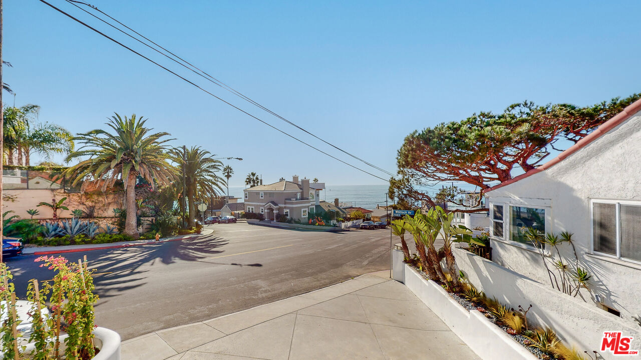 201 Waterview Street Playa del Rey, CA 90293 - Photo 6 of 54 a view of a backyard