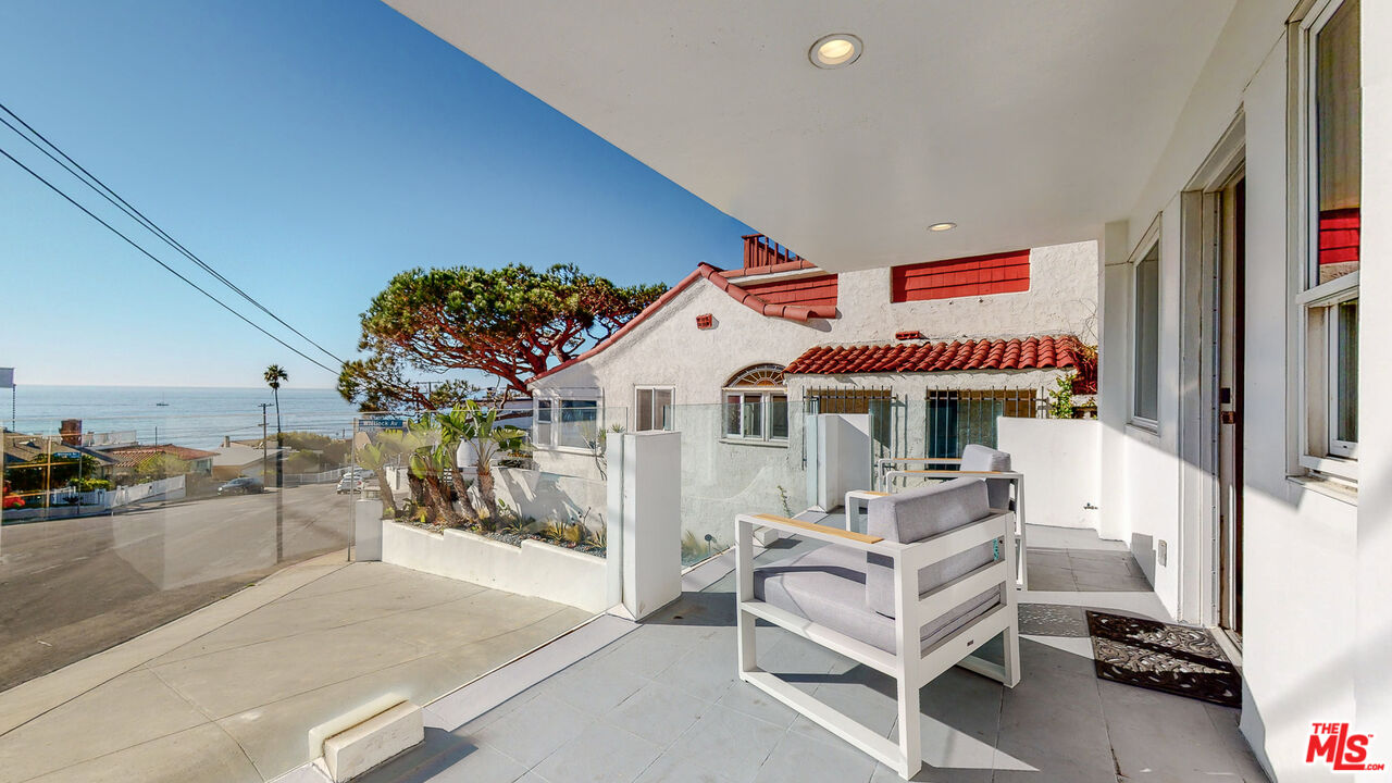 201 Waterview Street Playa del Rey, CA 90293 - Photo 8 of 54 a view of living room with patio