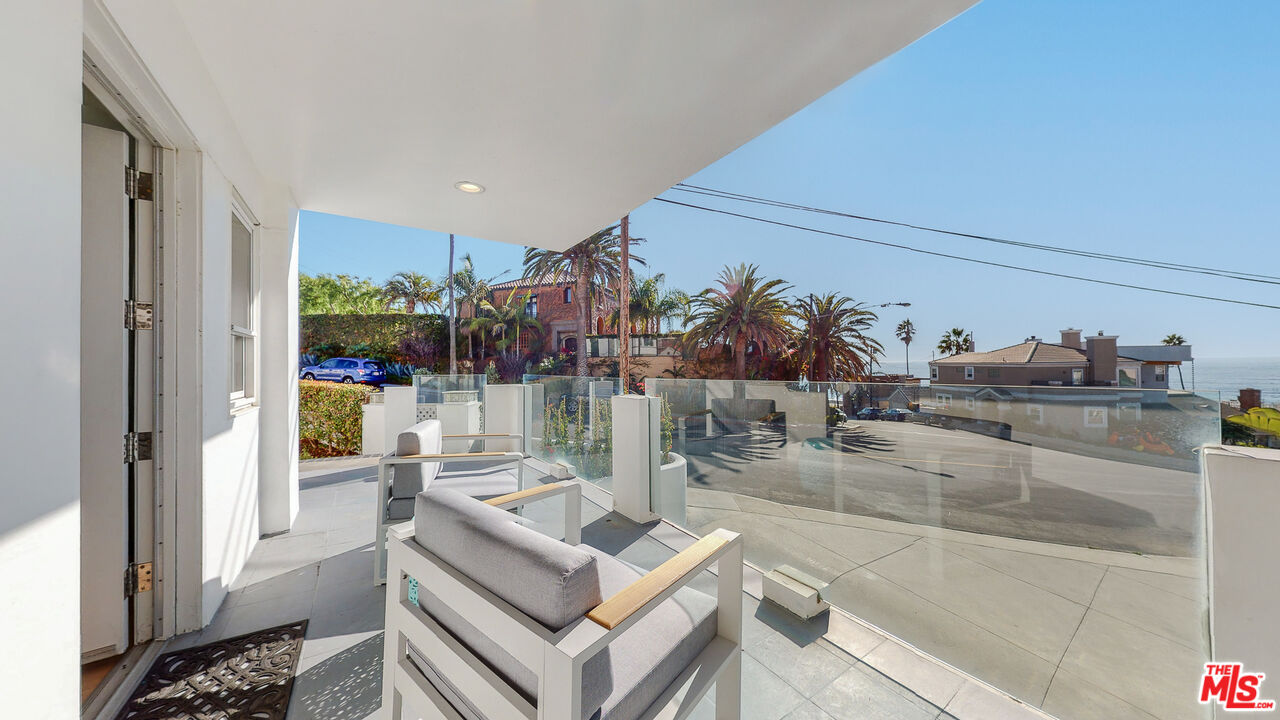 201 Waterview Street Playa del Rey, CA 90293 - Photo 9 of 54 a view of a living room and entry way