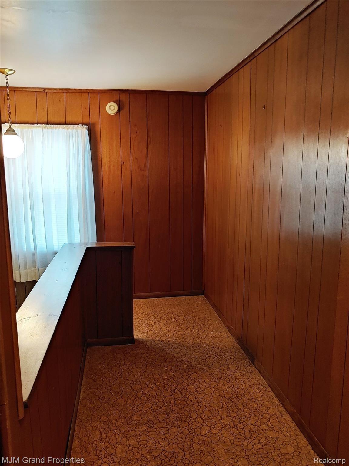 23221 Waltz Road New Boston, MI 48164 - Photo 20 of 37 Upper Hallway.jpg
