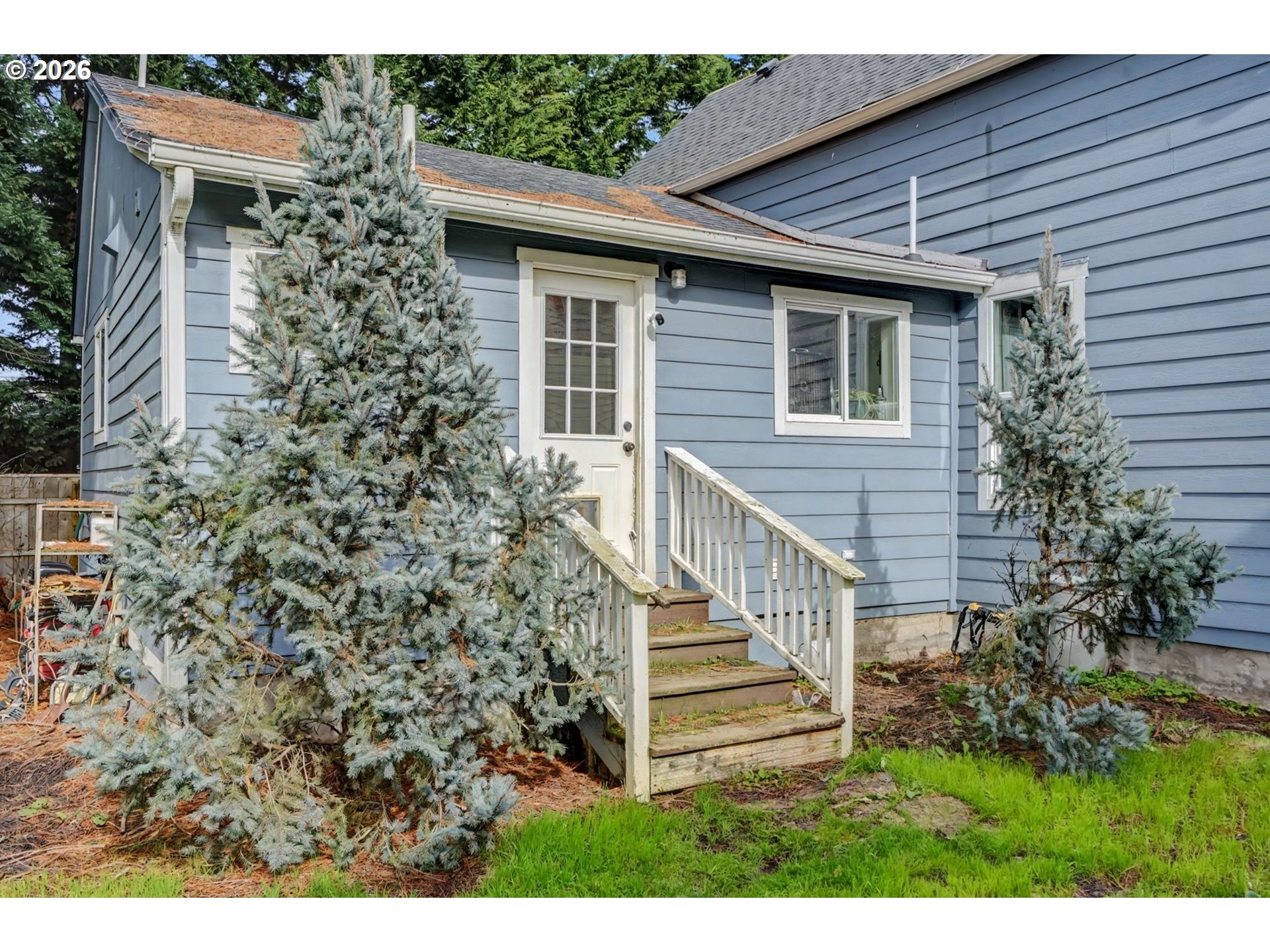 213 Mill Street Silverton, OR 97381 - Photo 21 of 25 a view of a house with backyard and garden