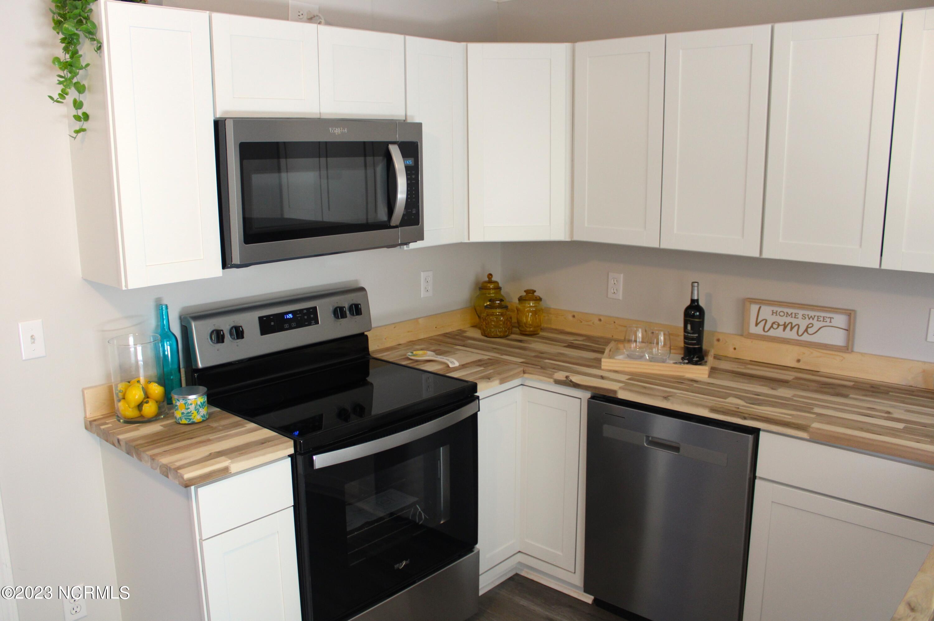 1490 Kellum Loop Road Jacksonville, NC 28546 - Photo 10 of 38 Kitchen