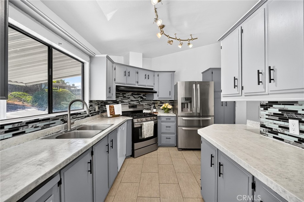 15181 Van Buren, Unit 303 Riverside, CA 92504 - Photo 19 of 42 Gallery Image 19