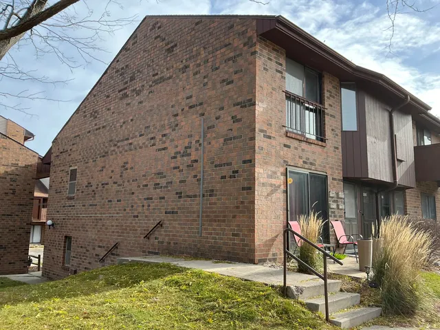 $79,900 | 9026 North Park Plaza Court, Brown Deer, WI 53223