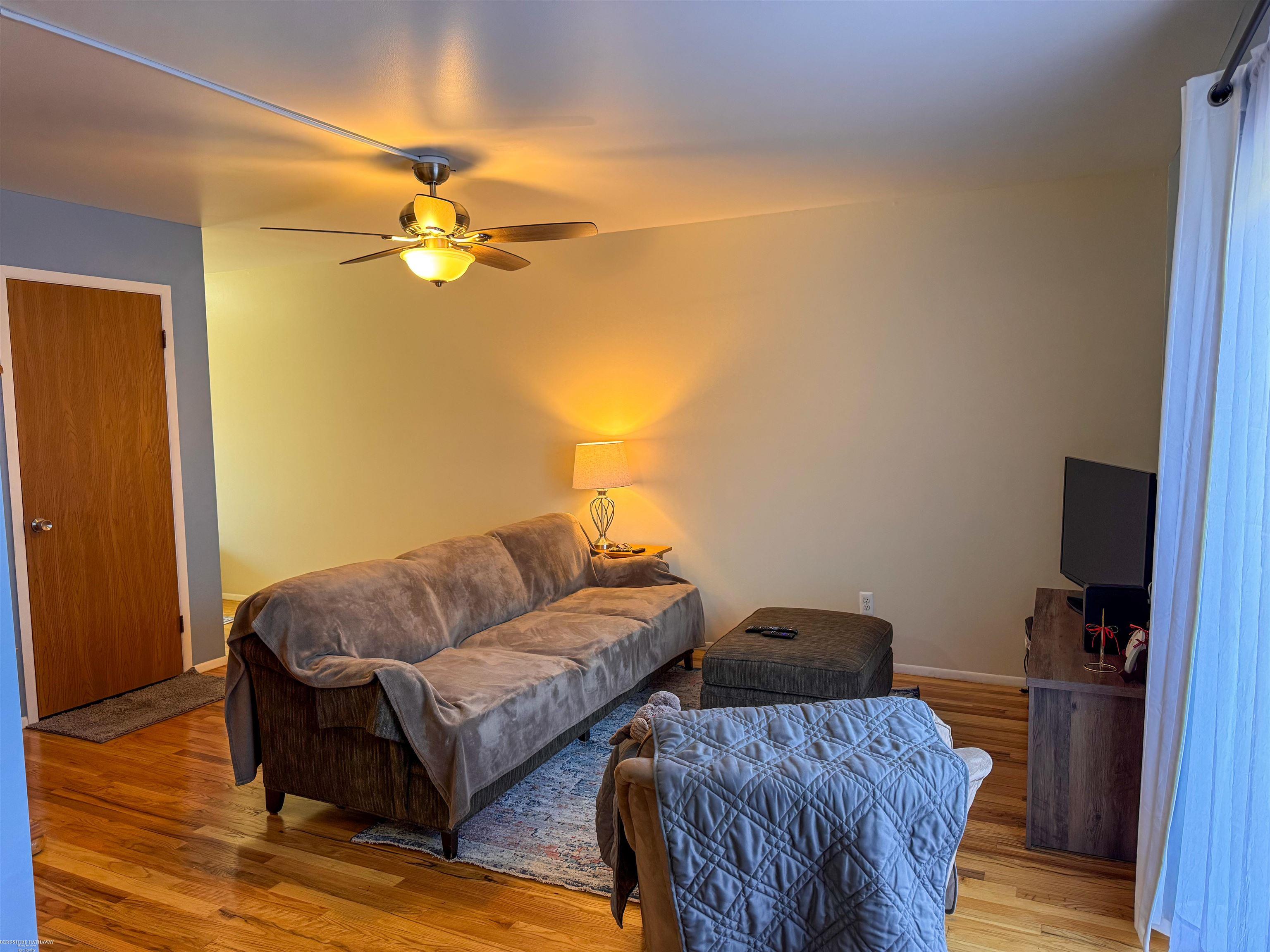 8751 Sterling Street Center Line, MI 48015 - Photo 2 of 8