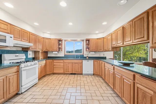 $895,000 | 1702 Eastside Road, Priest River, ID 83856