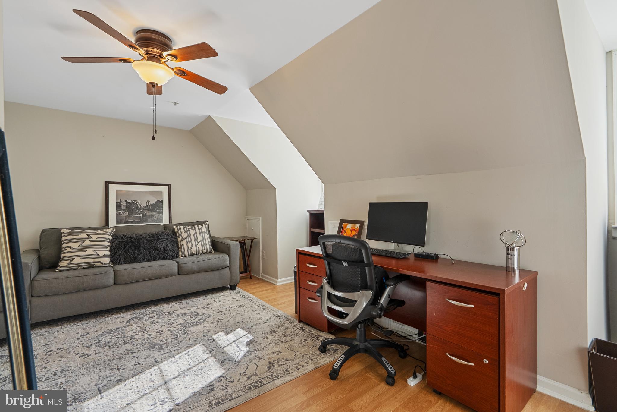 6202 State Street Cheverly, MD 20785 - Photo 21 of 34 a livingroom with workspace and a couch