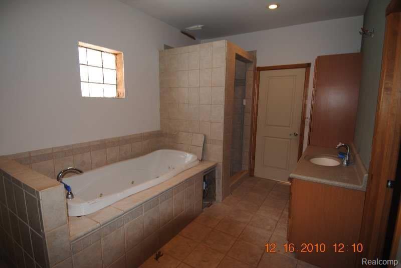 6601 Oakville Waltz Road Carleton, MI 48117 - Photo 7 of 12 Master Bathroom