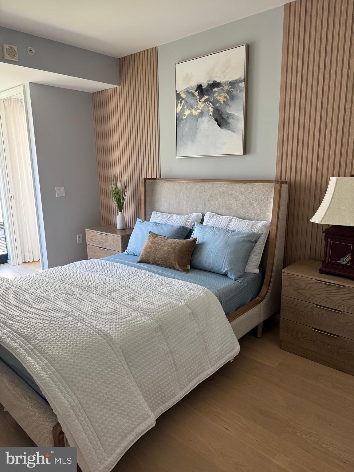 920 I Street Northwest, Unit 504505 Washington, DC 20001 - Photo 5 of 17 a bedroom with bed and wall painting