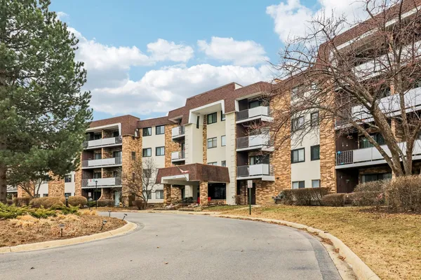 $265,000 | 3300 North Carriageway Drive, Unit 309, Arlington Heights, IL 60004