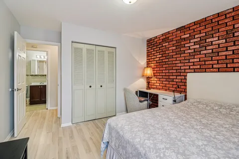 $265,000 | 3300 North Carriageway Drive, Unit 309, Arlington Heights, IL 60004