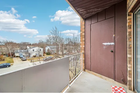 $265,000 | 3300 North Carriageway Drive, Unit 309, Arlington Heights, IL 60004