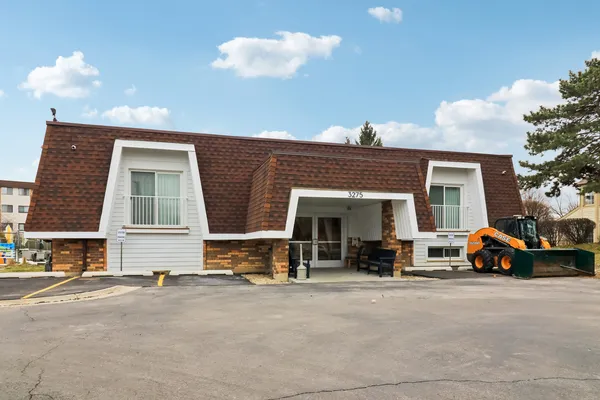 $265,000 | 3300 North Carriageway Drive, Unit 309, Arlington Heights, IL 60004