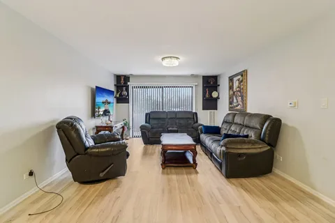 $265,000 | 3300 North Carriageway Drive, Unit 309, Arlington Heights, IL 60004