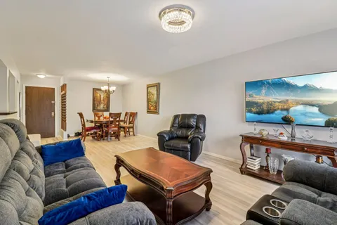 $265,000 | 3300 North Carriageway Drive, Unit 309, Arlington Heights, IL 60004