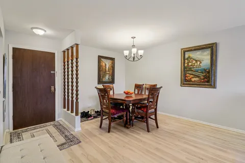 $265,000 | 3300 North Carriageway Drive, Unit 309, Arlington Heights, IL 60004