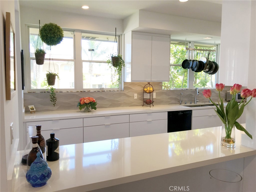 11700 Iowa Avenue Los Angeles, CA 90025 - Photo 13 of 32