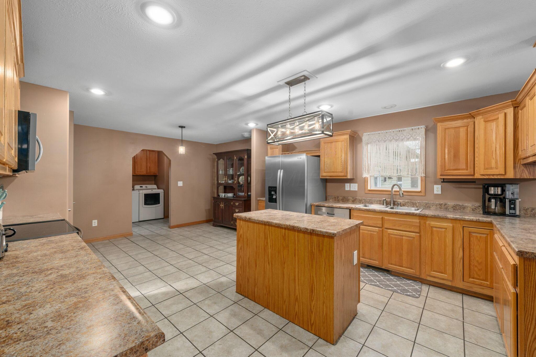 14667 Cleveland Road Southwest Pataskala, OH 43062 - Photo 8 of 33 Kitchen