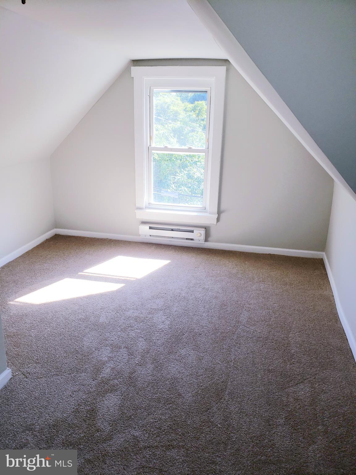 595 Berlin Road Clementon, NJ 08021 - Photo 16 of 24 an empty room with a window