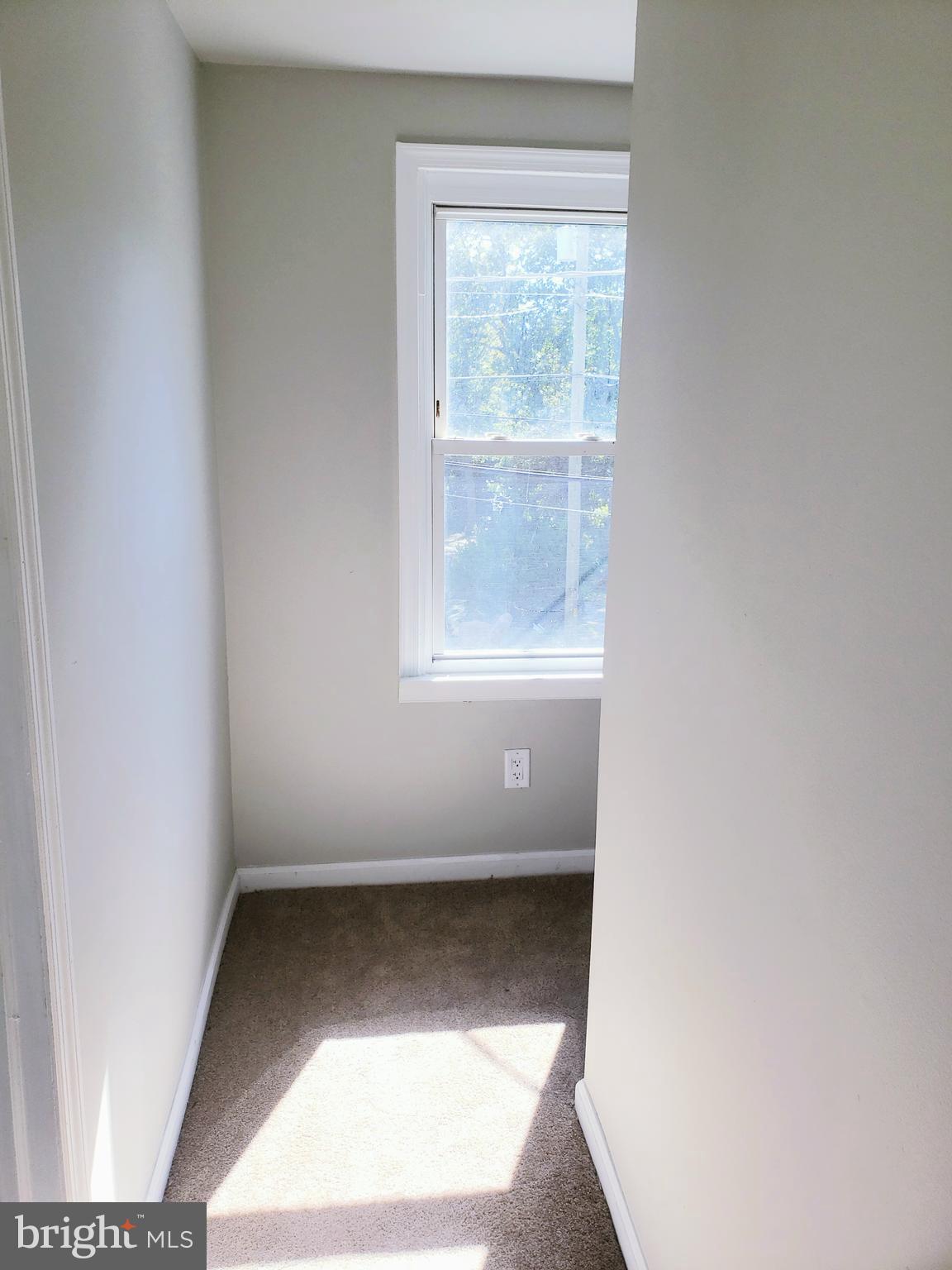 595 Berlin Road Clementon, NJ 08021 - Photo 7 of 24 an empty room with a window