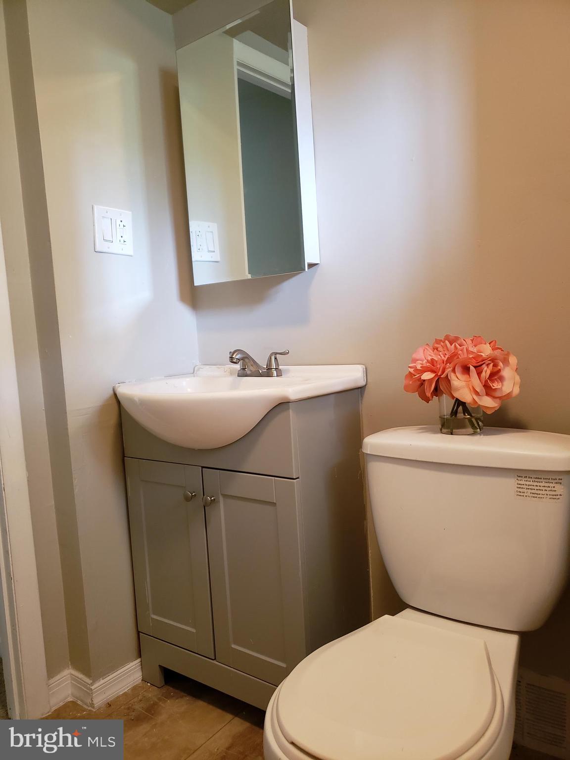 595 Berlin Road Clementon, NJ 08021 - Photo 10 of 24 a bathroom with a toilet sink and mirror