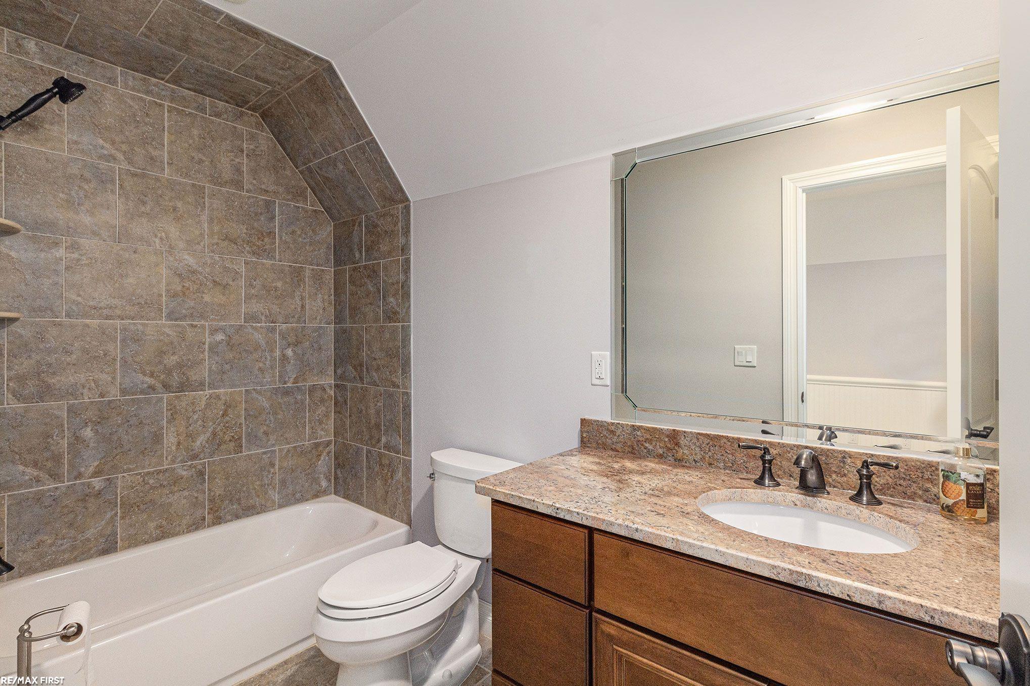 659 Foxwood Trail Rochester, MI 48306 - Photo 43 of 51 Bath in loft