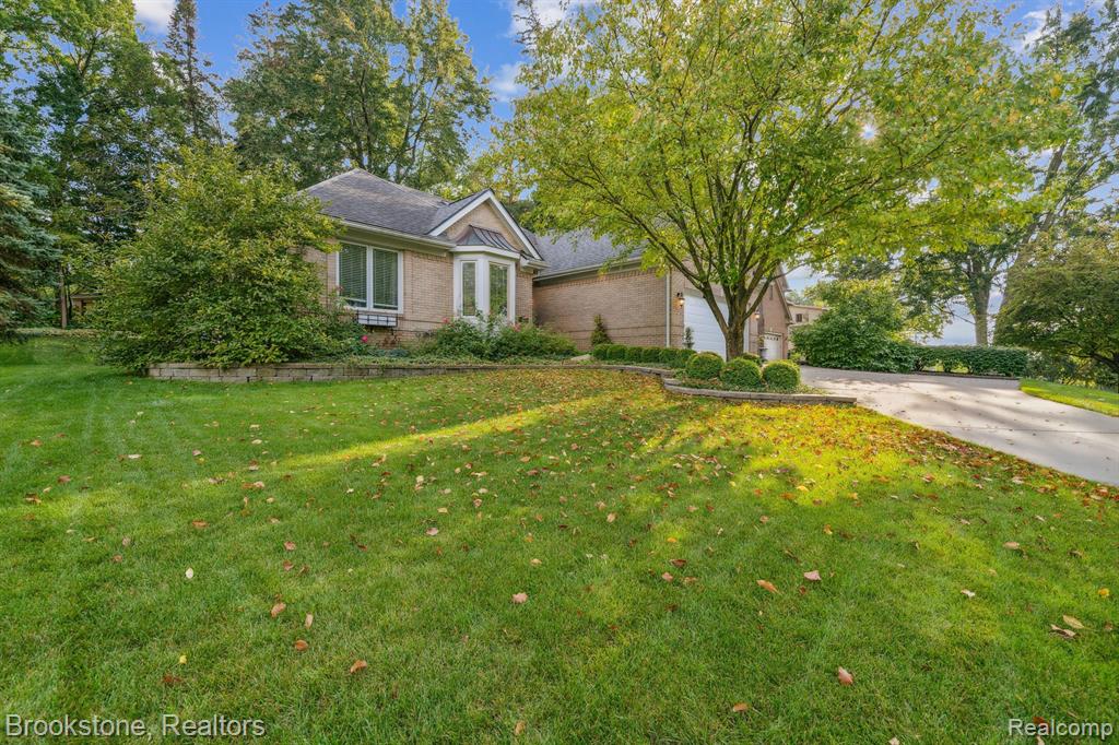 576 Bloomer Ridge Drive Rochester, MI 48307 - Photo 3 of 48