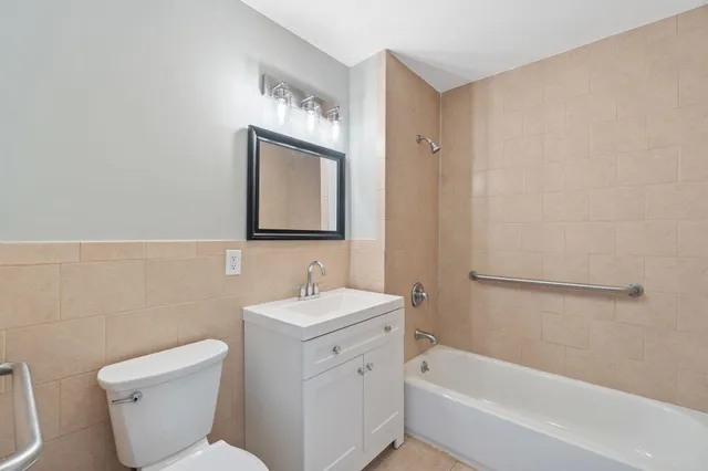 $1,850 | 162 Clerk Street, Unit 1, Jersey City, NJ 07305