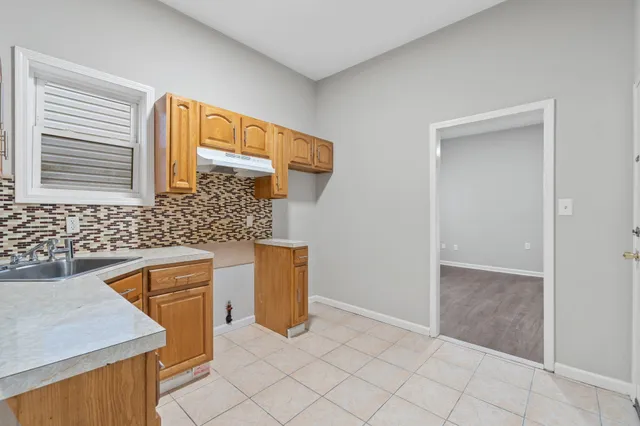 $1,850 | 162 Clerk Street, Unit 1, Jersey City, NJ 07305